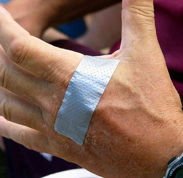傷口貼布有可能發光反應傷口癒合程度嗎?