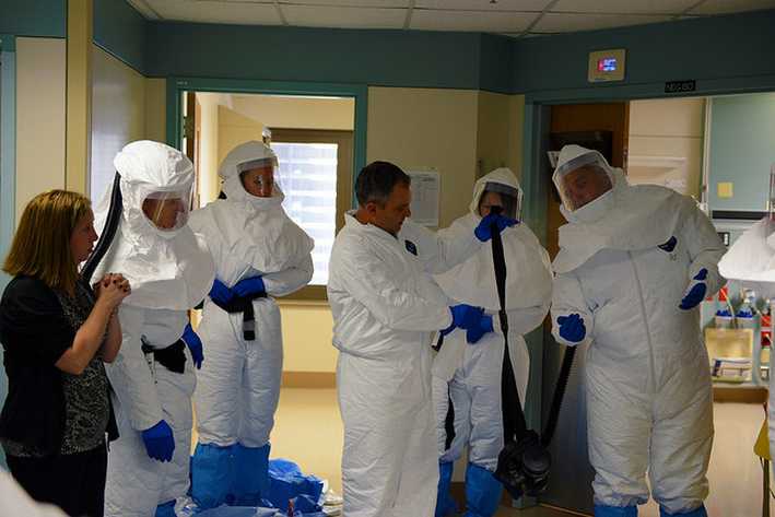 伊波拉防護衣注重安全和舒適性