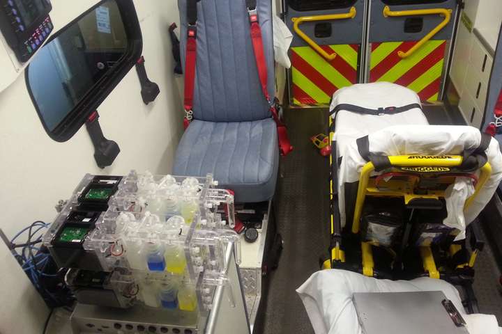 生物製藥設備也能攜帶?未來有機會在救護車上即時製藥。
